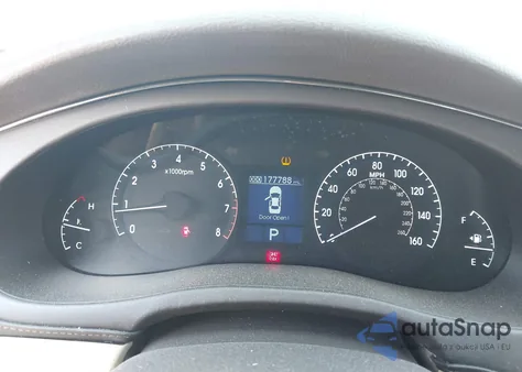 2009 Hyundai Genesis 3.8 z USA, uszkodzony, nr VIN KMHGC46E49U048666